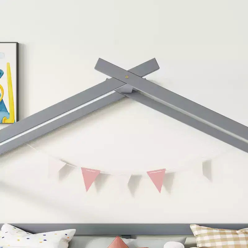 Letto a soppalco basso per ragazzi con scivolo, scala, ringhiere di sicurezza, struttura a tetto in stile casetta, 81.7L x 67.6W