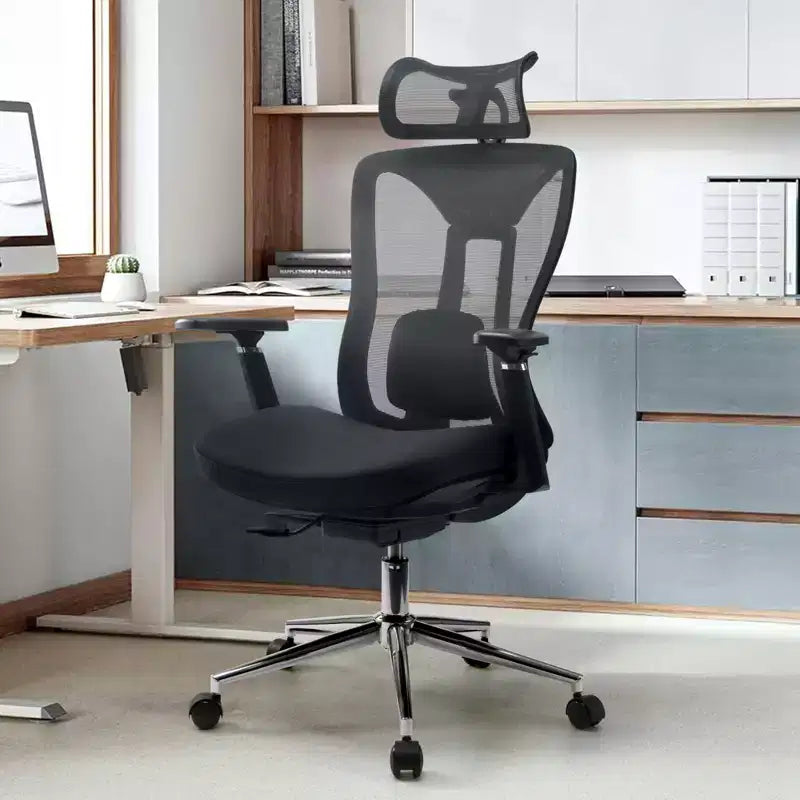 Sedia da ufficio ergonomica con poggiatesta 3D, braccioli 2D, schienale in rete, reclinazione di 135 gradi, capacità di 150 kg, sedia da scrivania con supporto lombare dinamico