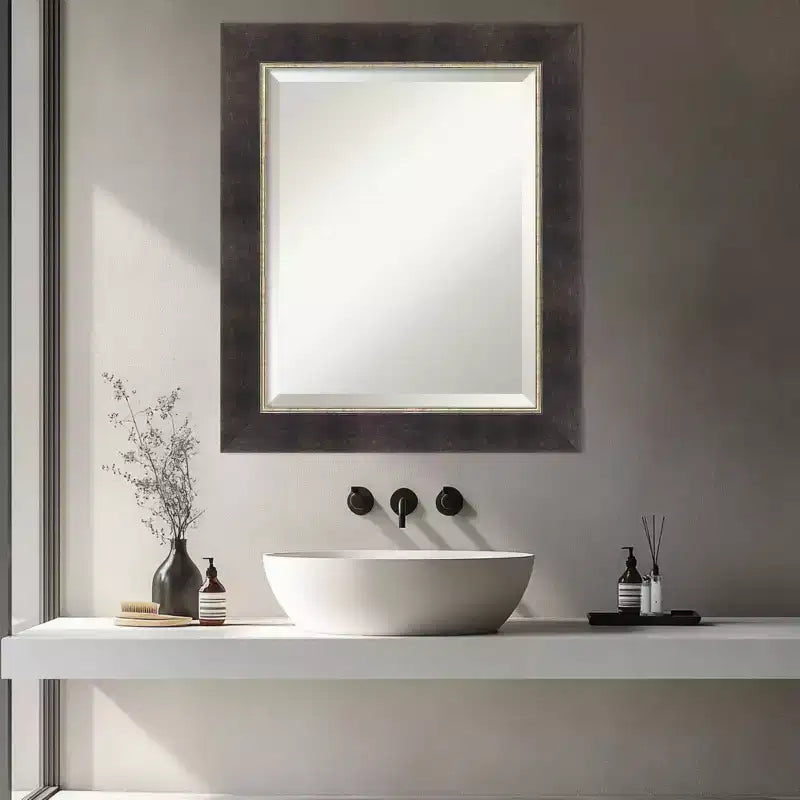 Specchio da parete per bagno Odin, anticato, bronzo, con cornice smussata in legno