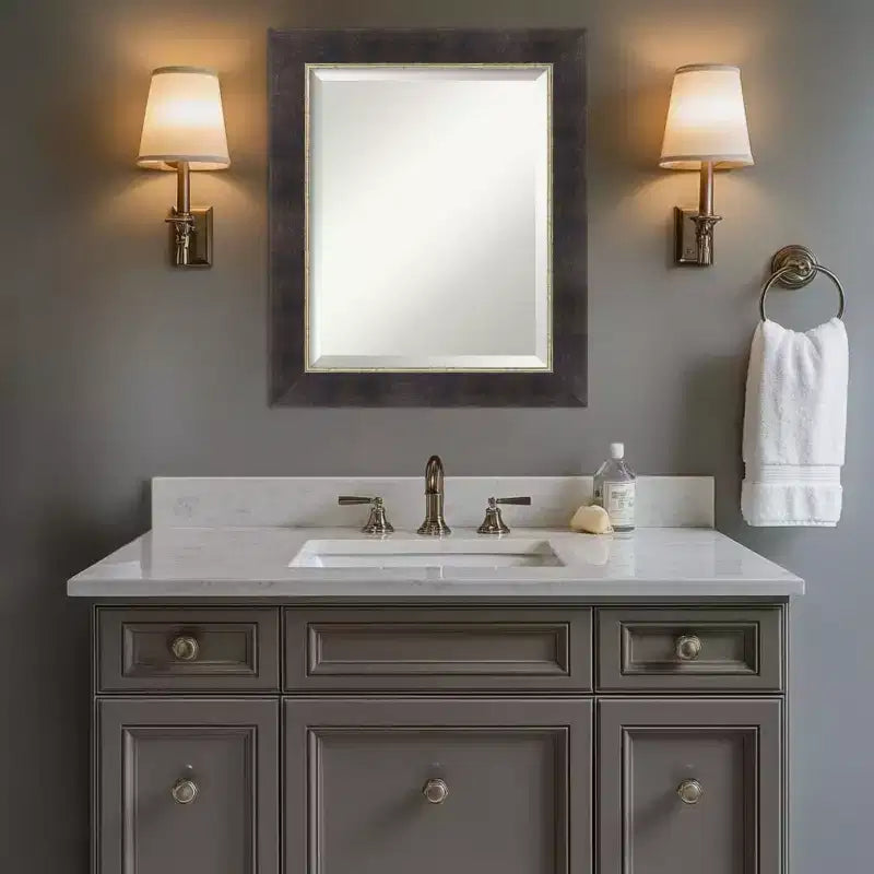 Specchio da parete per bagno Odin, anticato, bronzo, con cornice smussata in legno