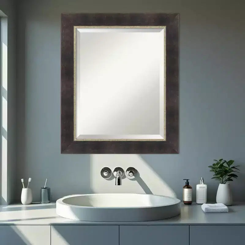 Specchio da parete per bagno Odin, anticato, bronzo, con cornice smussata in legno